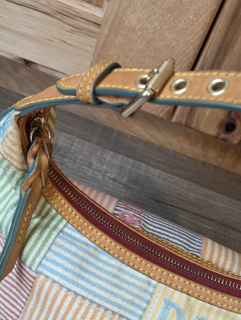Dooney & Bourke super cute